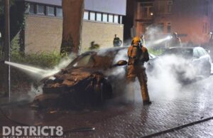 Geparkeerde Audi in brand gestoken Enschedelaan Den Haag