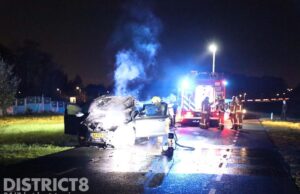 Voertuig in brand langs de Doenkade (N209) Rotterdam