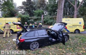 Zwaargewonde na eenzijdig ongeval tegen boom Australiëweg Zoetermeer
