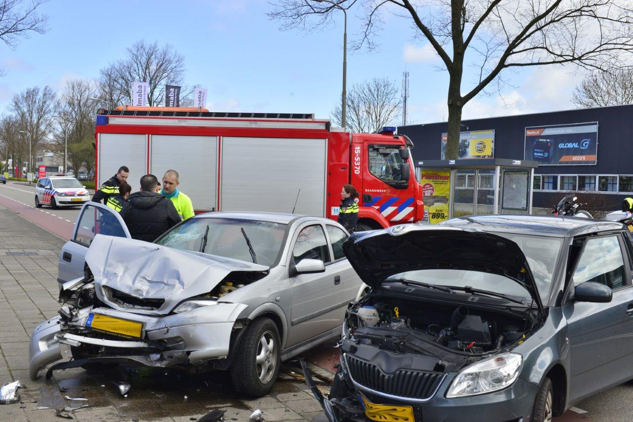 2 april Flinke schade na aanrijding Fokkerstraat Zoetermeer