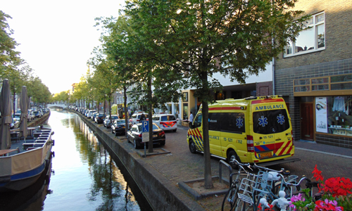 16 juni Hulpdiensten rukken uit voor medische noodsituatie Voorstraat Delft