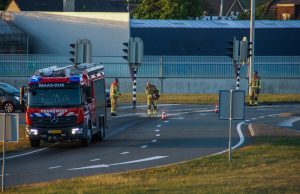 Brandweer rukt uit voor onbekende vloeistof op wegdek N223 Maasdijk