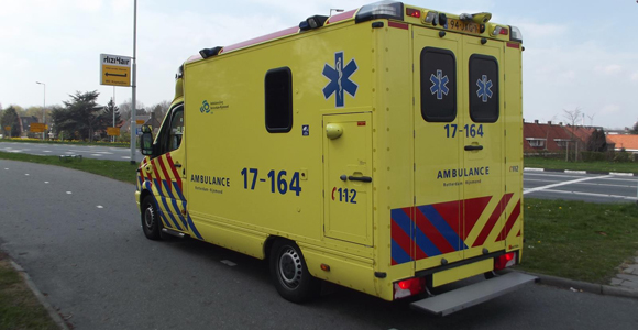 Meisje valt met scooter op de Schenkelweg in Spijkenisse