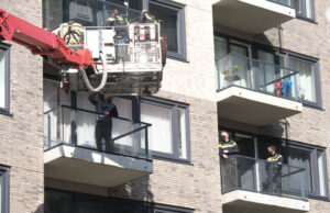 Hulpdiensten rukken uit voor verward persoon 1e Lulofsdwarsstraat Den Haag