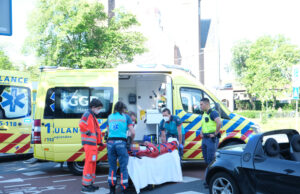 Fietser gewond na ongeval met personenauto Nieuwe Duinweg Den Haag