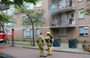 Flinke rookontwikkeling bij brand in woning Van Bassenstraat Den Haag