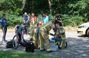 Kind komt met voet tussen de spaken van fiets Daal en Bergselaan Den Haag