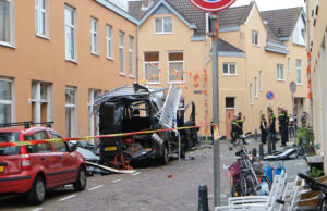Explosie in busje zorgt voor ravage Hoogaarsstraat Den Haag