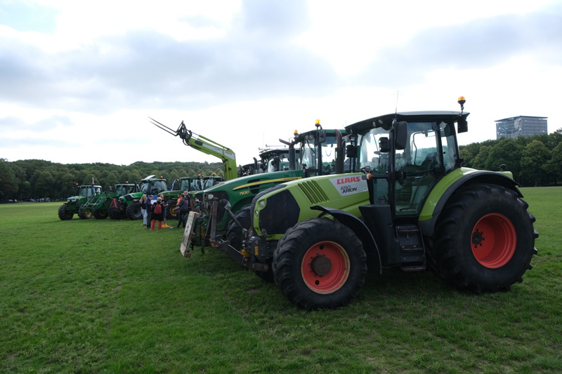 Eerste Boeren Met Tractoren Op Malieveld In Den Haag - District8.net