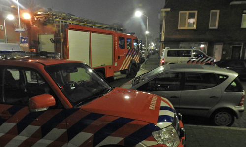 11 februari Hulpdiensten druk bezig na incident met vuurwerk Ellekomstraat Den Haag