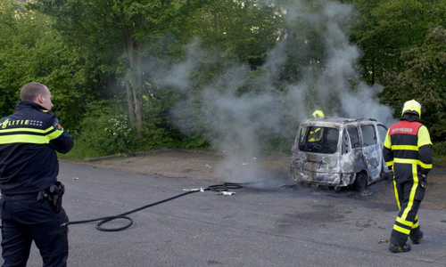 28 april Personenauto brand volledig uit Heuvelweg Zoetermeer
