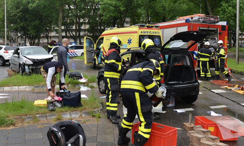 11 juni Drie gewonden bij aanrijding tussen twee personenauto’s van Aalstlaan Zoetermeer