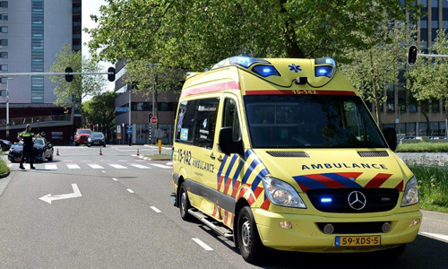 13 mei Ambulance en auto beschadigd na aanrijding Zwaardslootseweg Zoetermeer