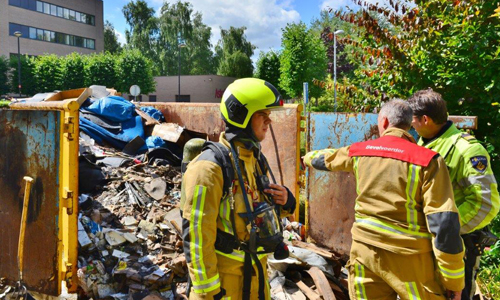 4 augustus Brandweer rukt uit voor een brand in een afvalcontainer Louis Pasteurplein Zoetermeer