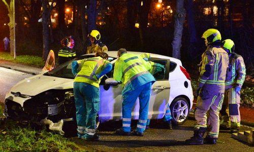 4 januari Automobilist verliest macht over stuur en rijdt tegen boom Boerhaavelaan Zoetermeer