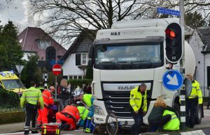 Fietser zwaargewond bij aanrijding met vrachtwagen Eerste Stationsstraat Zoetermeer