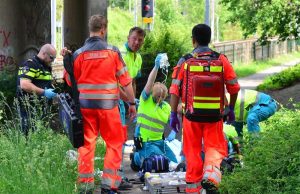 Traumahelikopter vliegt uit voor val van viaduct J. L. van Rijweg Zoetermeer