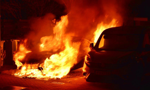 21 maart Twee auto’s zwaar beschadigd bij brand Saturnusgeel Zoetermeer