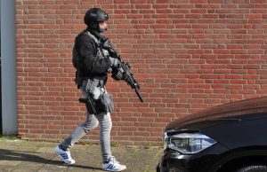 Zwaarbewapende DSI houdt man aan na schietpartij Muzieklaan Zoetermeer
