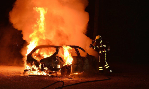 6 april Brandweer blust brandende auto Heuvelweg Zoetermeer