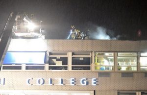 Dakbrand na mogelijk blikseminslag Oranje Nassau college Clauslaan Zoetermeer