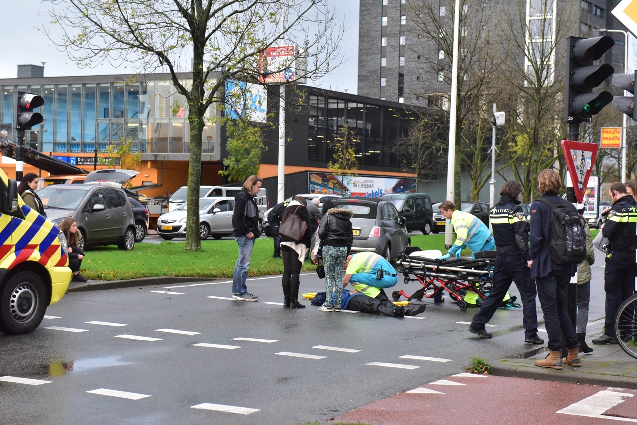 16 november Fietser geschept door auto Churchilllaan Leiden