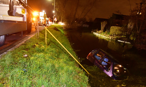 2 december Voertuig te water Alkemadelaan Roelofarendsveen
