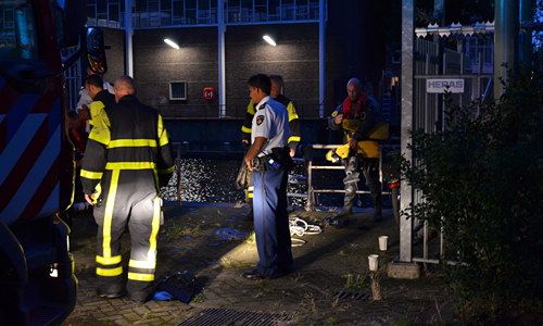 19 augustus Persoon onder invloed springt in water Esperantoplein Den Haag