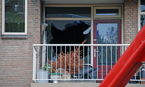 8 mei Bewoner gewond bij brand in woning Den Helderstraat Den Haag