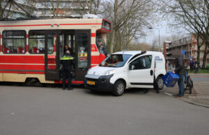 Tram komt in botsing met busje Buitenhofdreef Delft