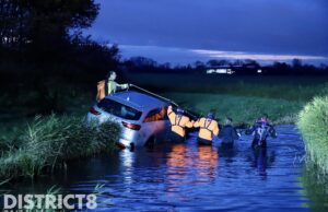 Gedumpte auto aangetroffen langs water Meerpad Den Hoorn