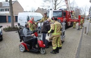 Invalide vrouw met hoogwerker naar huis door ‘horror lift’ Naaldwijk