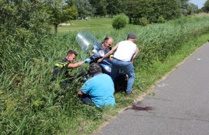 Man komt ten val en raakt bijna te water Zuidkade Schipluiden
