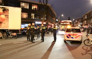 Fietser zwaargewond na botsing tegen vrachtwagenklep Nunspeetlaan Den Haag