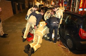 Brandweer haalt sleutel uit put Van Baerlestraat Den Haag