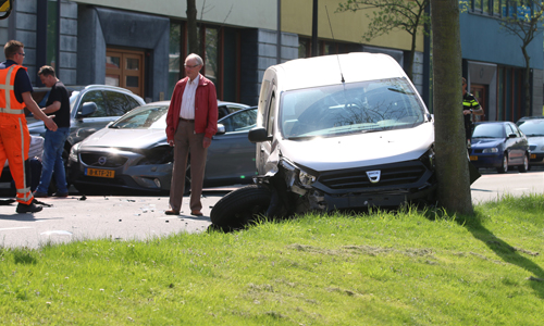 22 april Enorme schade bij ongeval met twee auto’s Verrijn Stuartlaan Rijswijk