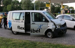 Bestelbus vlucht na aanrijding N14; één aanhouding in Den Haag