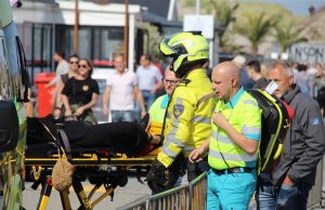 12 aanhoudingen tijdens strandopening Hoek van Holland
