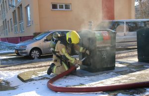 Brand in ondergrondse container Dalfsenstraat Den Haag