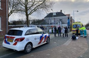 Meisje op brommer gewond bij aanrijding Herenstraat Wateringen