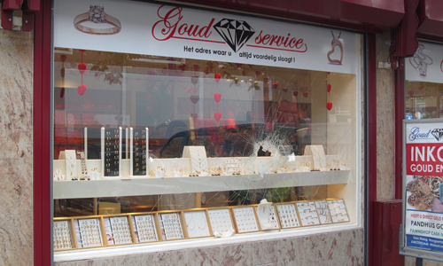 8 september Man slaat ruit in tijdens poging overval Goudservice Hoflandplein Den Haag