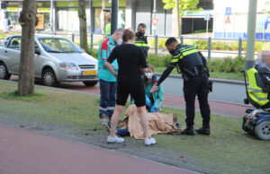 Fietser komt in botsing met scootmobiel Papsouwselaan Delft