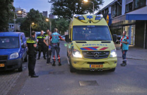 Man neergestoken op straat Multatuliweg Delft