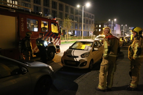 5 oktober Getuigen ziet man wegfietsen na brandstichting in auto Waldorpstraat Den Haag