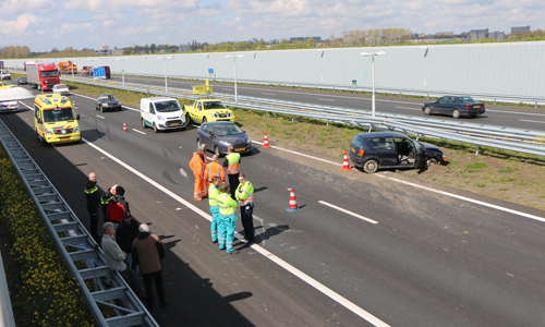 28 april Aanhanger gekanteld na aanrijding tussen drie voertuigen A4 Schipluiden