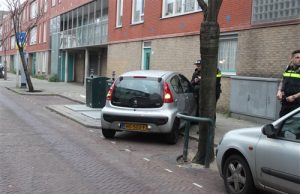 28 december Driewieler in botsing met auto Netscherstraat Den Haag