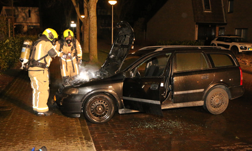 18 maart Auto brandt uit in Pijnacker, oorzaak onduidelijk