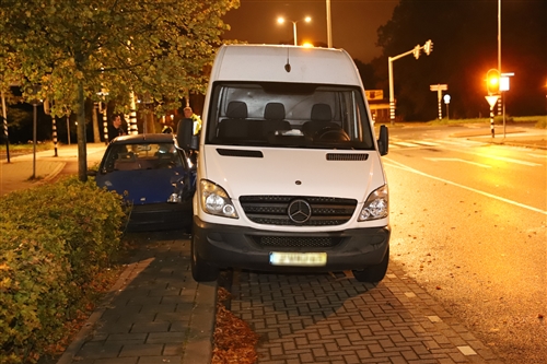 7 oktober Automobilist belandt tussen bestelbus en boom Guntersteinweg Den Haag