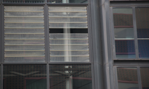 29 augustus Grote verkeerschaos na vallen ruit van Het Strijkijzer Rijswijkseplein Den Haag