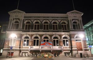 Bloemenzee voor overleden Max en Matthijs na drama voor Scheveningse kust